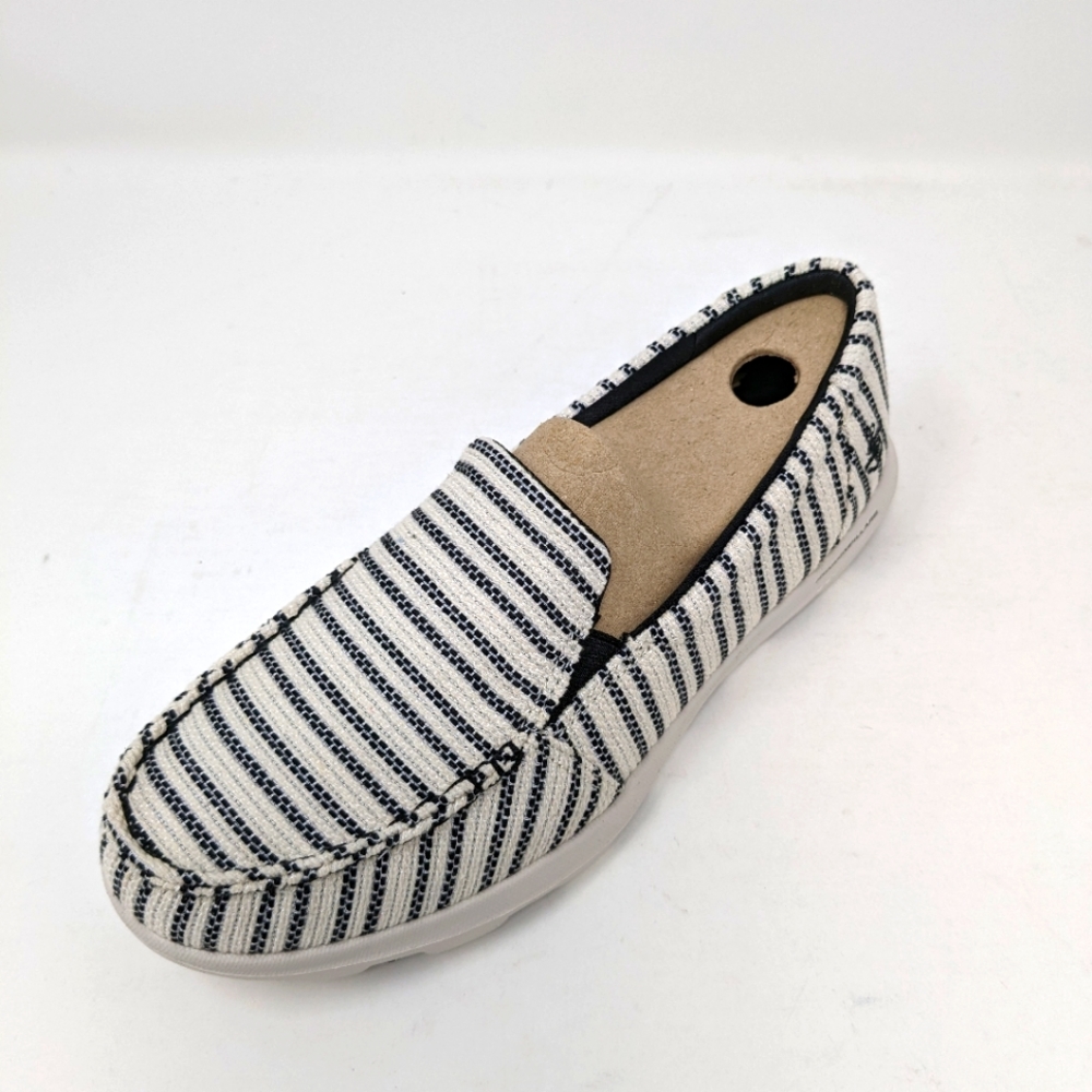 NIB. WOMEN'S SKECHERS SLIP ON BOAT SHOES. STRIPES.